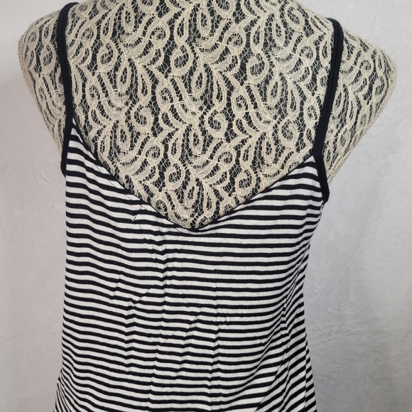 ✨️Black & White Striped Strappy Tank Top - Picture 3 of 4